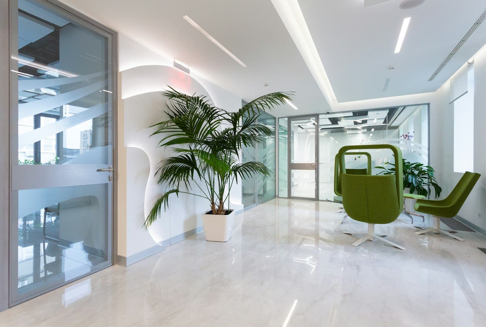 Clinic-ready suite near the health precinct